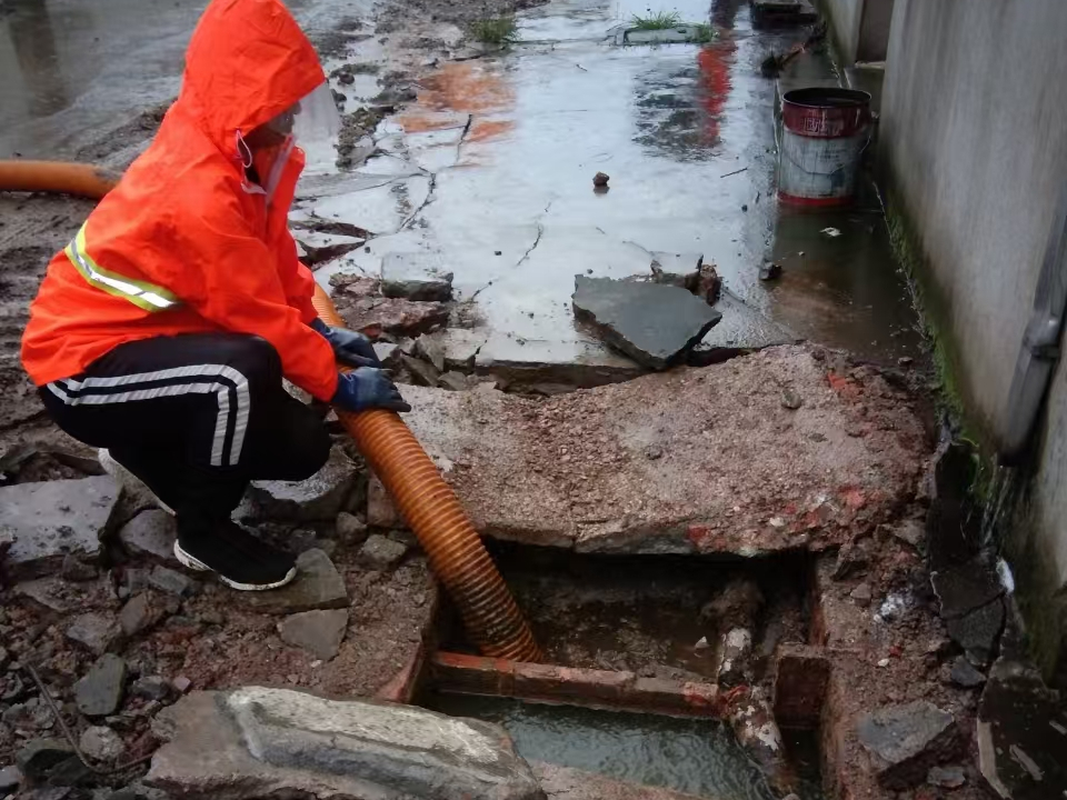 建瓯专业清理污水池 炜誉市政以规范流程守护城市 “肠道”