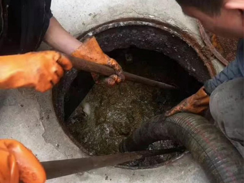 建瓯清理化粪池时如何避免沼气的危害?